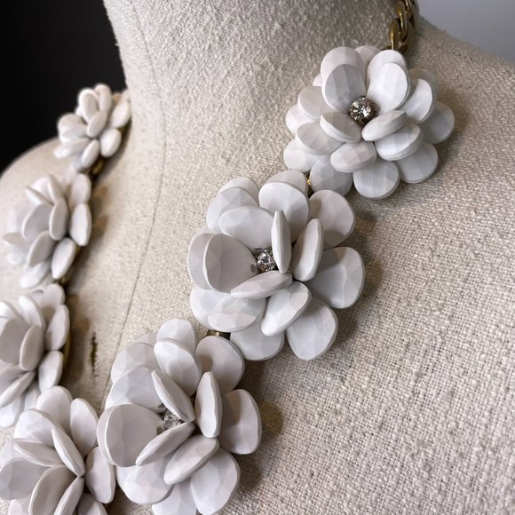NWT J.Crew Rosette White‎ Floral Statement Necklace - Picture 3 of 10